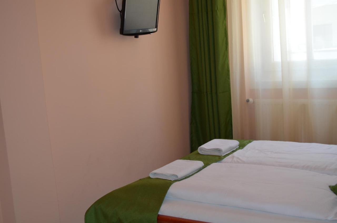 Holdfenyszallas Bed & Breakfast Szeged Exterior photo
