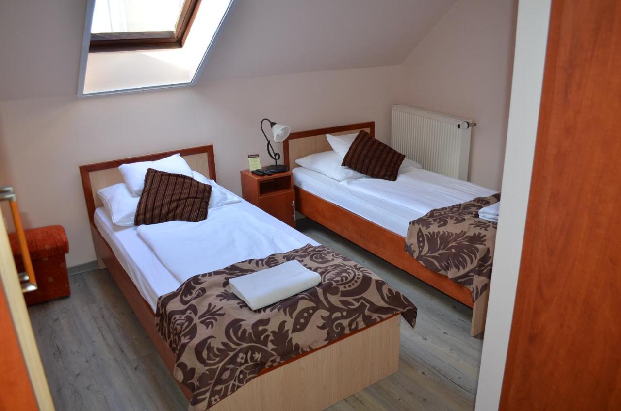Holdfenyszallas Bed & Breakfast Szeged Exterior photo