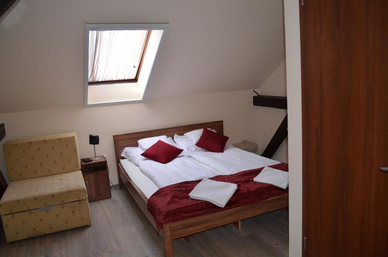 Holdfenyszallas Bed & Breakfast Szeged Exterior photo