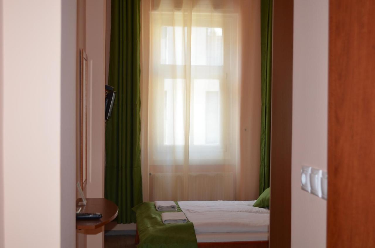 Holdfenyszallas Bed & Breakfast Szeged Exterior photo