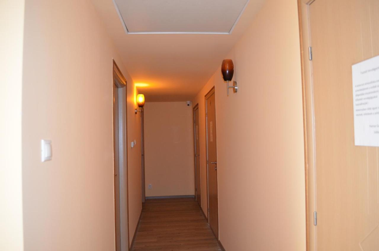 Holdfenyszallas Bed & Breakfast Szeged Exterior photo